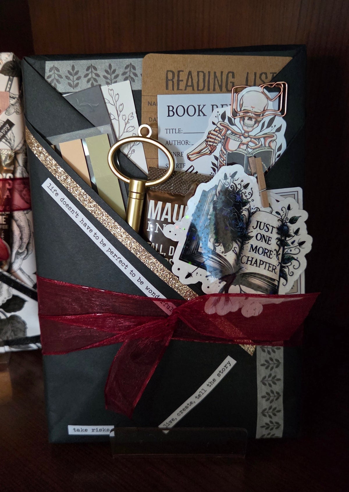 Dark Romance Reader's Fate #D004